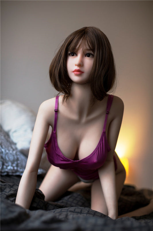 Saya 5' 4"| 165cm D CUP