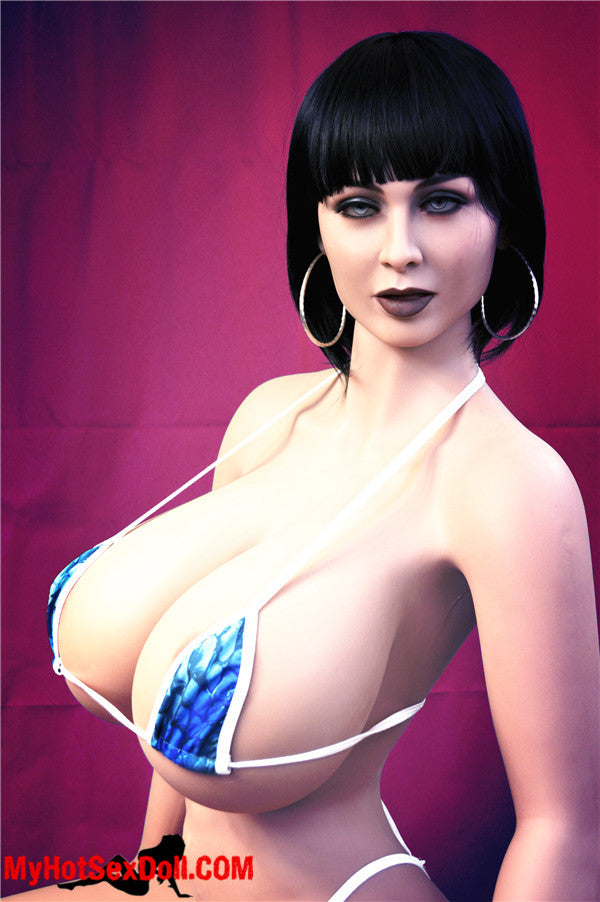 Martina 170cm | 5'6" M CUP