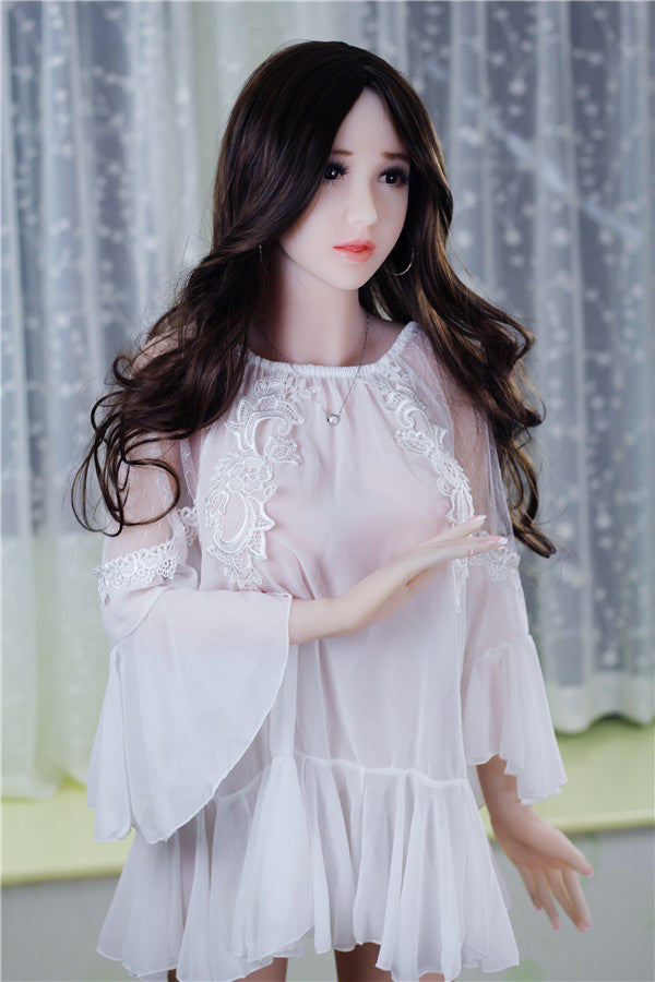 Evelyn 5' 4"| 165 CM D Cup