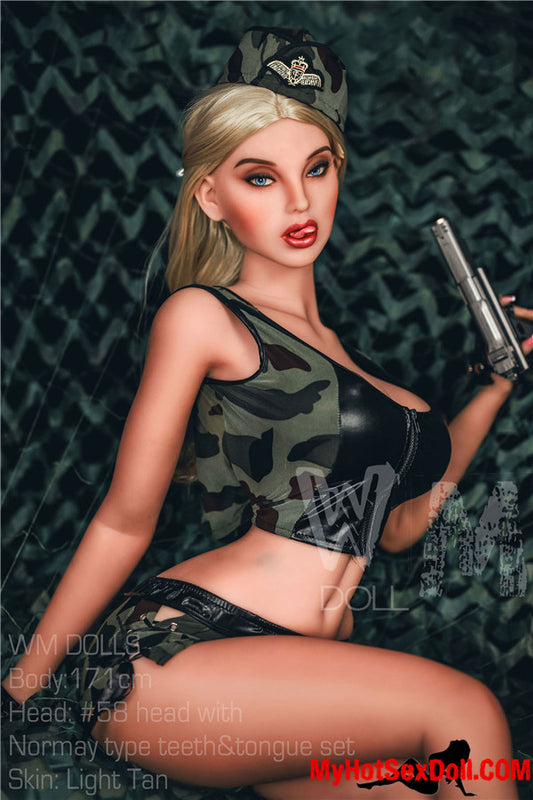 Sandra 171cm | 5'6" J CUP