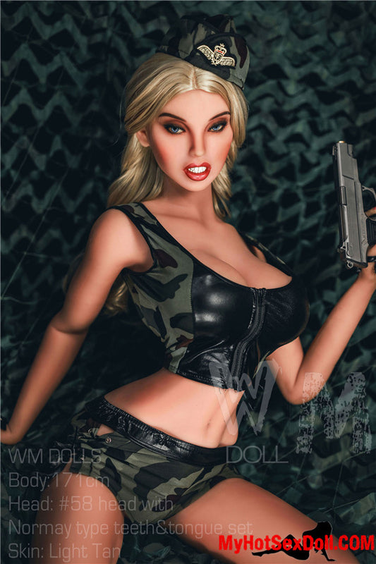 Sandra 171cm | 5'6" J CUP