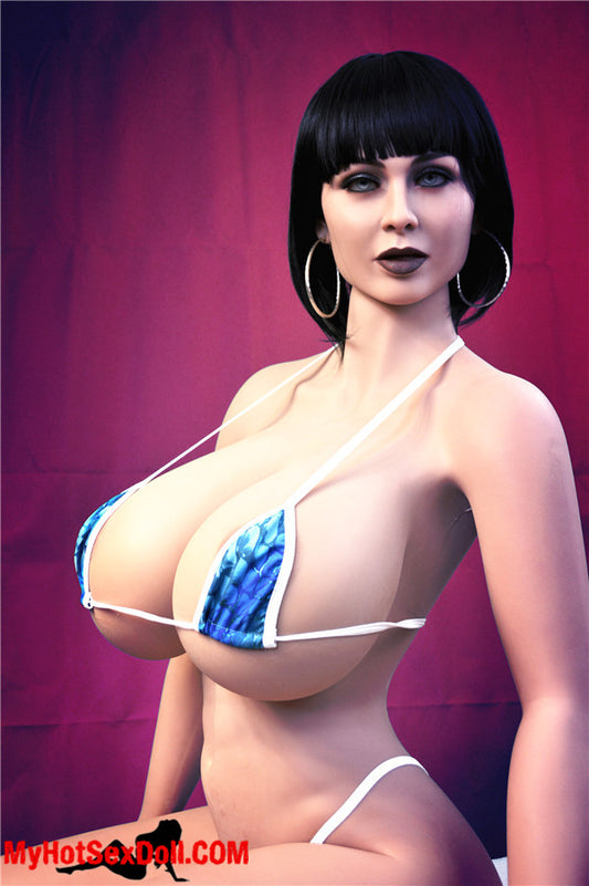 Martina 170cm | 5'6" M CUP