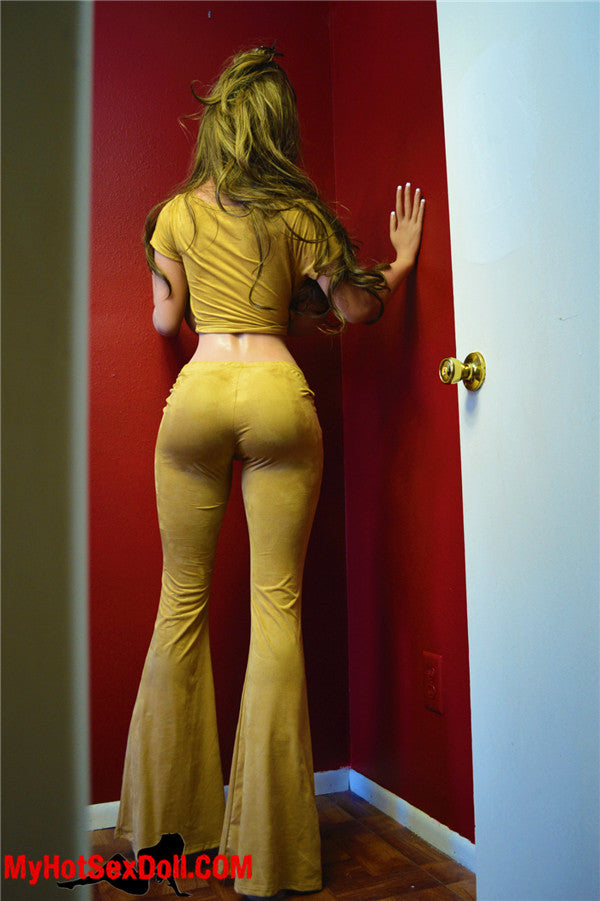 Valeria 170cm | 5'6" M CUP