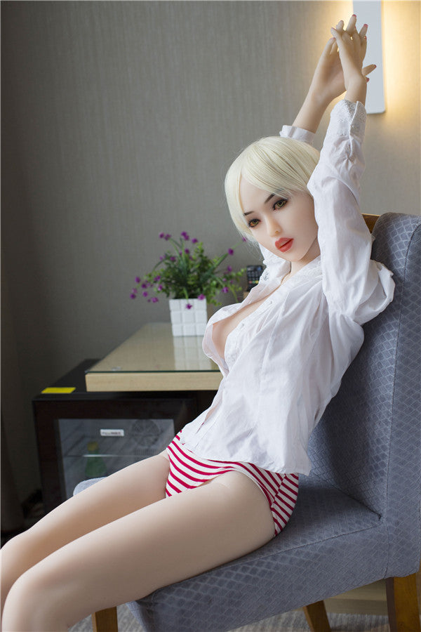 Kristy 5' 4"| 165cm D CUP