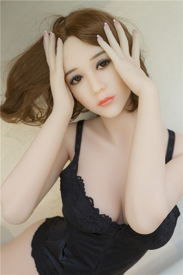 Evelyn 163cm | 5' 4" C CUP